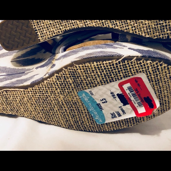 Toms Blue White Wegde Sandals - Picture 4 of 4